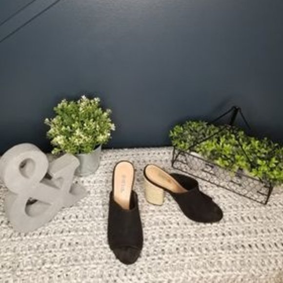 black heel with open toe. slip on - Picture 1 of 1